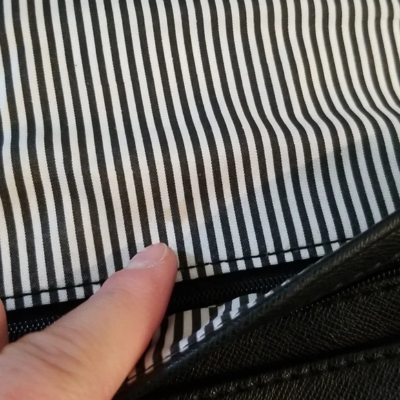 Set of 2 Minicci clutch purses. Black & pink floral - Picture 10 of 14